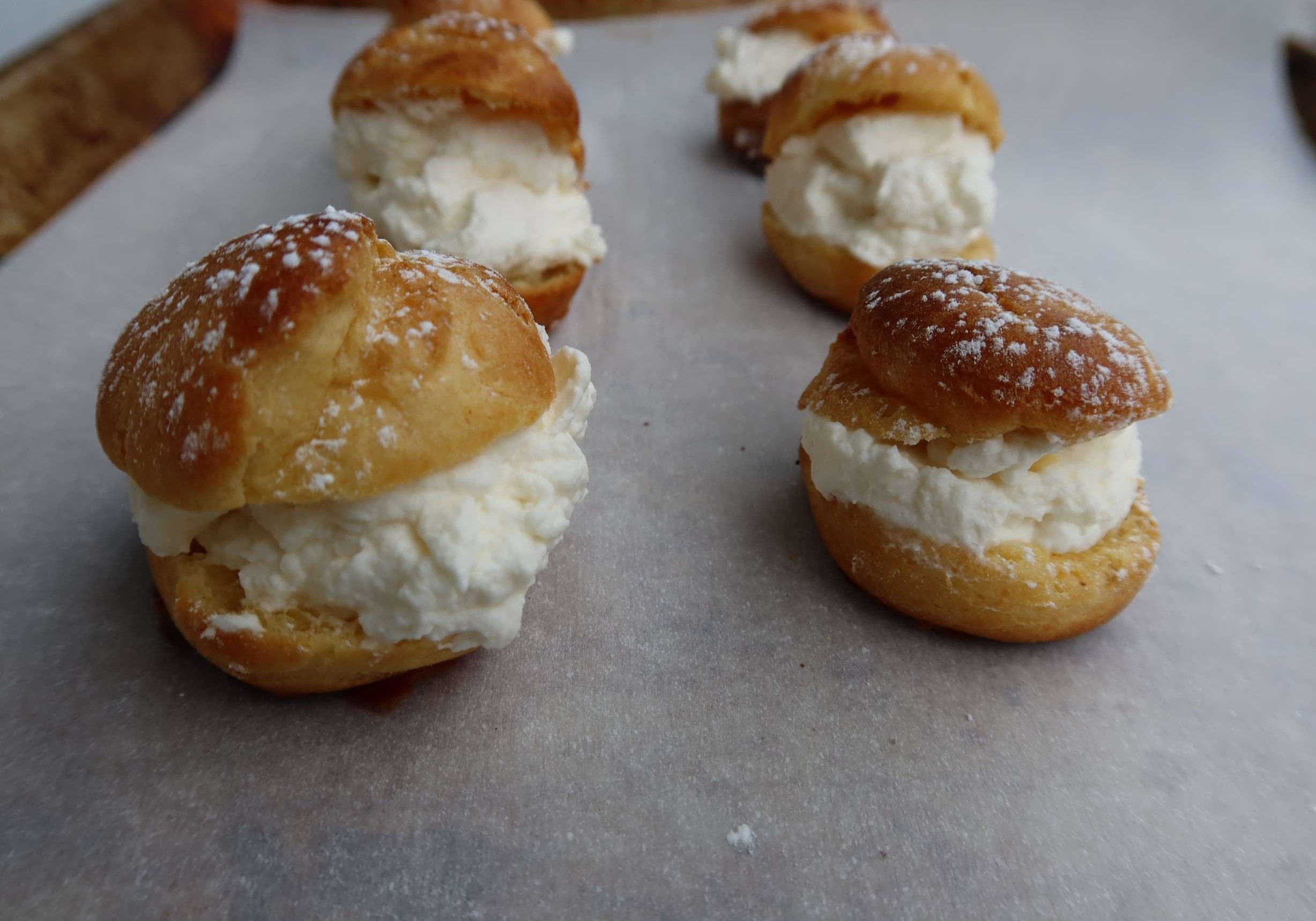 Cream Puffs with Chantilly Cream Cream Puffs with Chantilly Cream